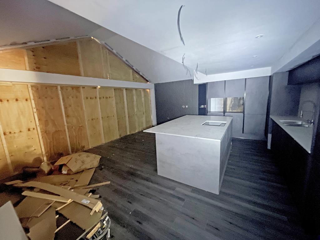 Lot: 72 - ATTRACTIVE DETACHED DWELLING TO BE FINISHED - Kitchen with fitted units